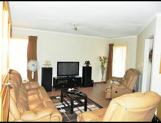 3 BEDROOM HOUSE FOR SALE IN DORINGKLOOF